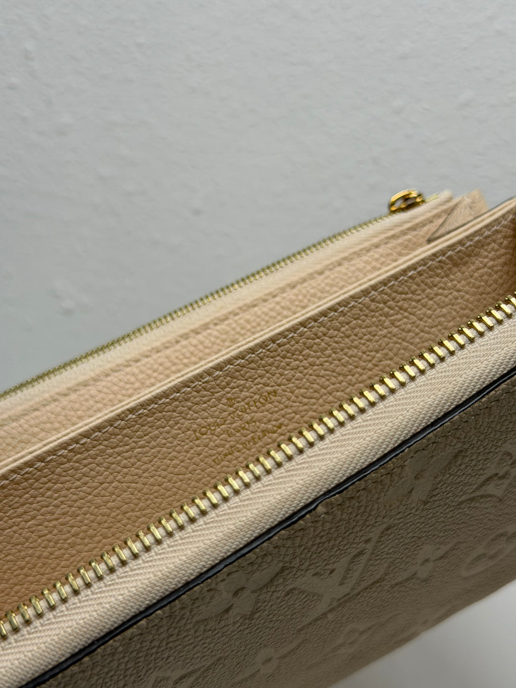 Louis Vuitton zippy wallet