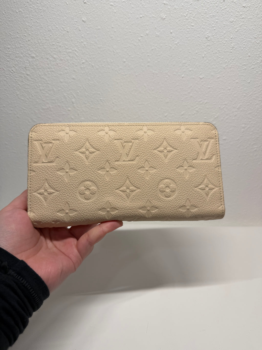 Louis Vuitton zippy wallet
