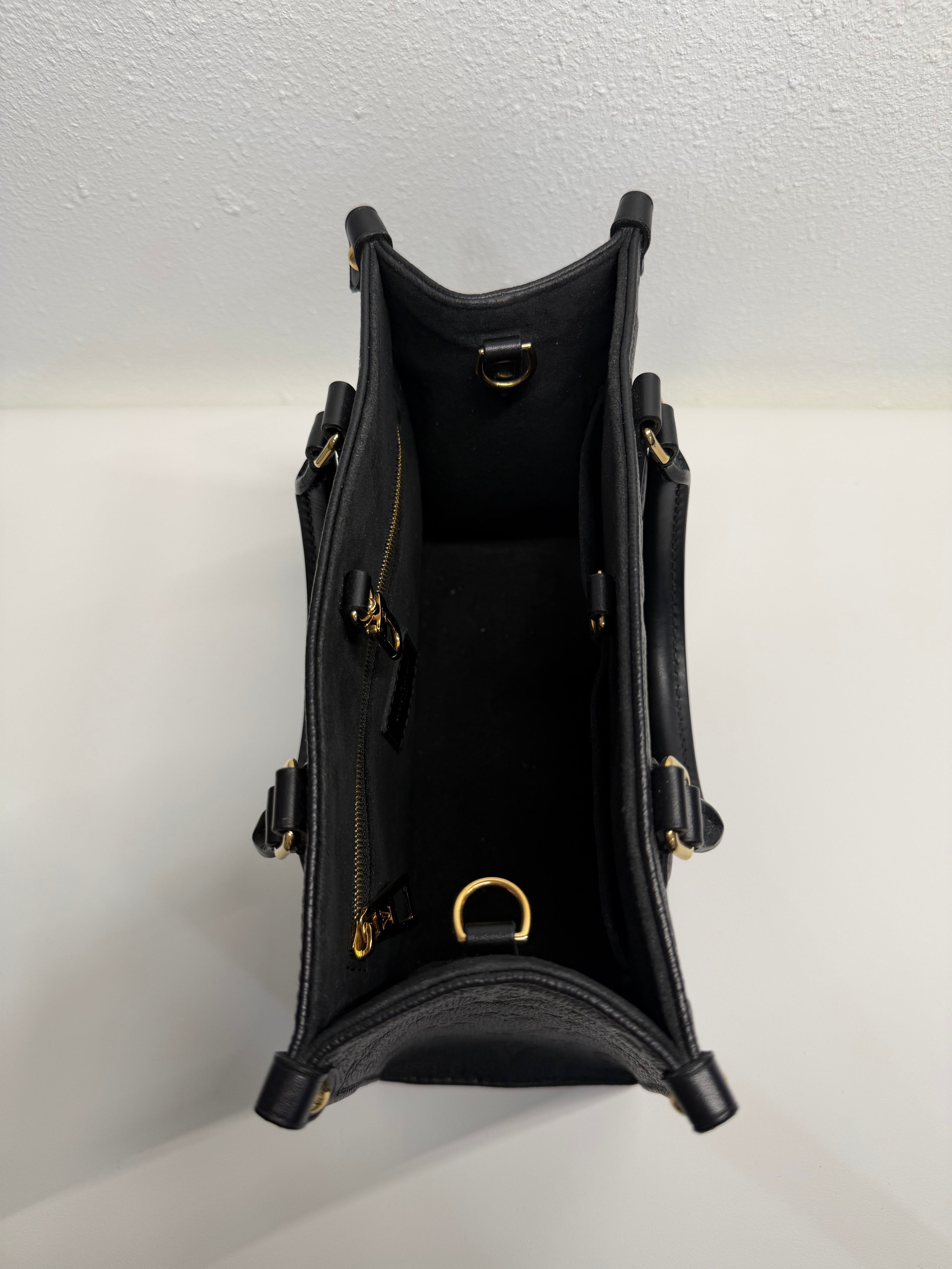 Louis Vuitton on the go pm